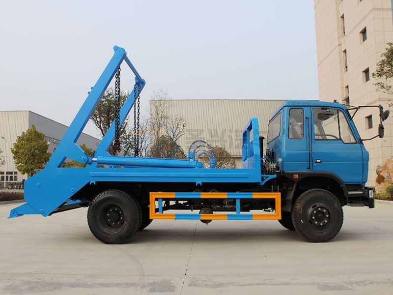 東風(fēng)145擺臂垃圾車