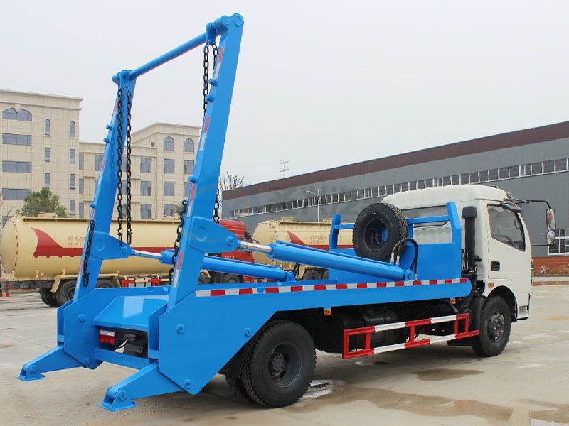 東風(fēng)大多利卡擺臂垃圾車