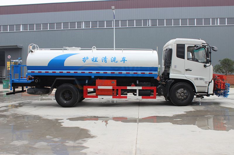 東風(fēng)天錦護(hù)欄清洗車