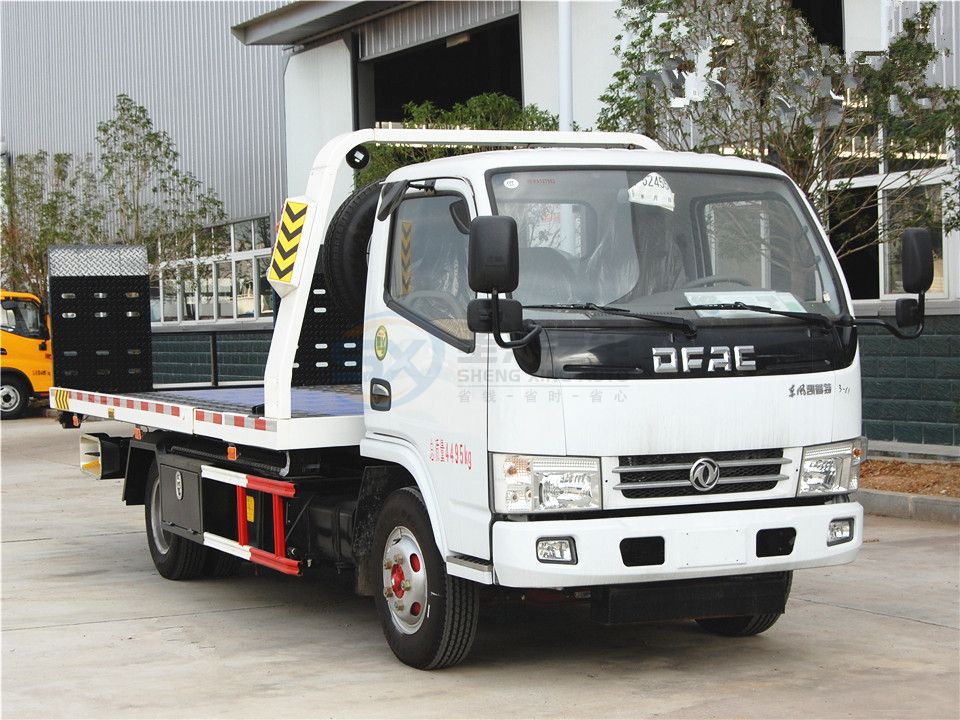 東風(fēng)多利卡一拖二清障車