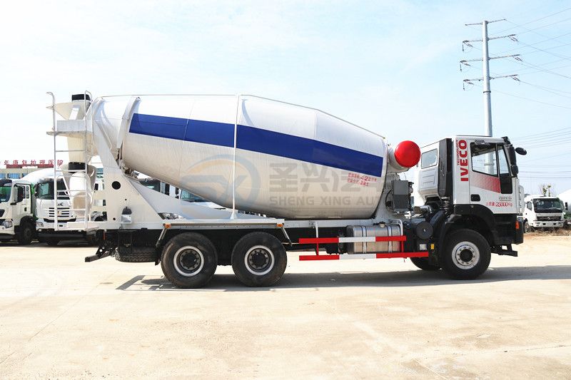 紅巖杰獅15方攪拌車