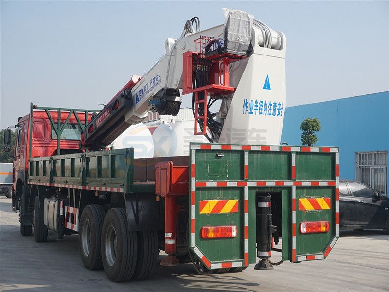 重汽豪沃35噸隨車吊