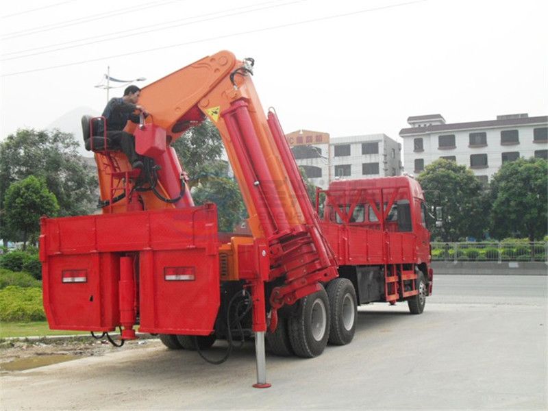 重汽豪沃50噸隨車吊