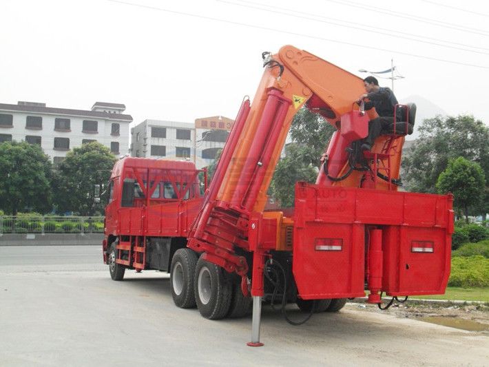 重汽豪沃50噸隨車吊