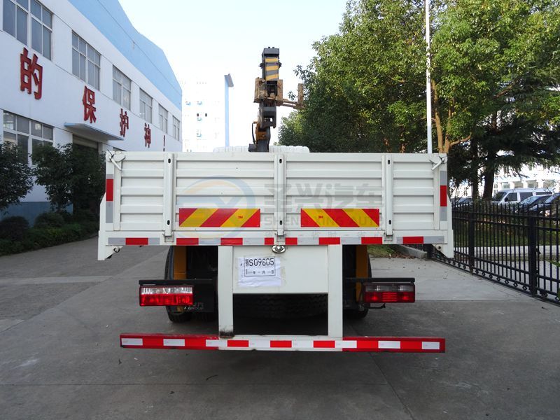 東風(fēng)新款6.3/8噸隨車吊