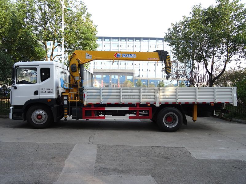 東風(fēng)新款6.3/8噸隨車吊