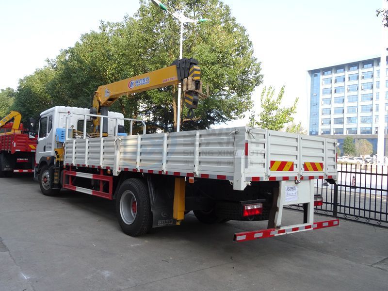 東風(fēng)新款6.3/8噸隨車吊