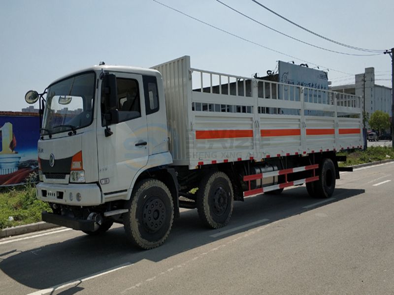 東風嘉運9米6氣瓶運輸車