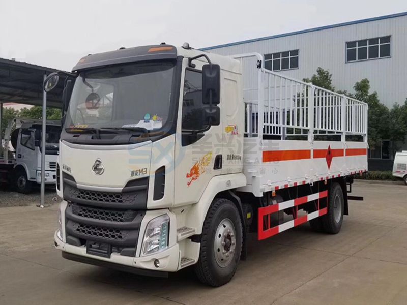 東風柳汽6米6氣瓶運輸車