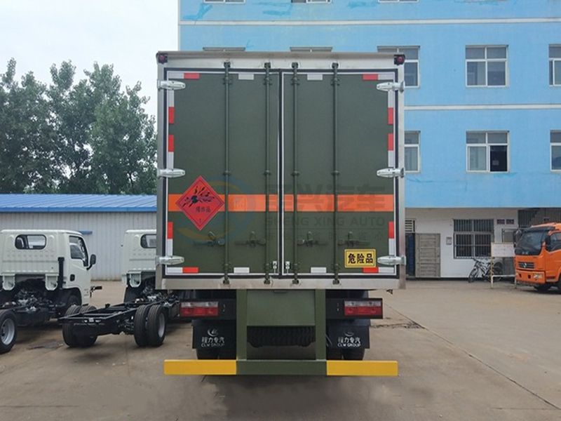 東風(fēng)6米1爆破器材運(yùn)輸車