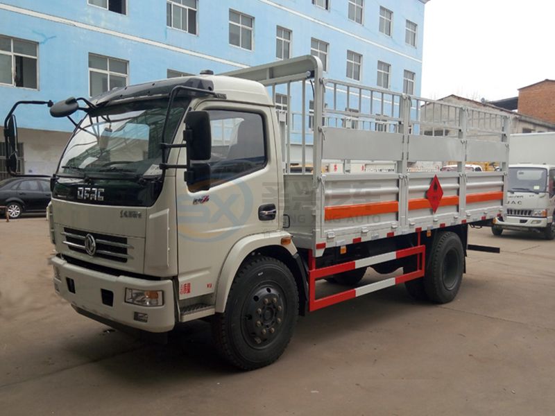 東風(fēng)多利卡5.1米氣瓶運(yùn)輸車