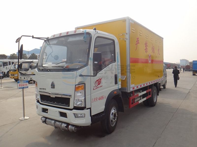 重汽豪沃4米1爆破器材運輸車