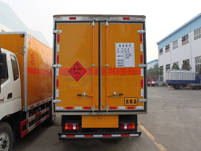 重汽豪沃4米1爆破器材運(yùn)輸車(chē)