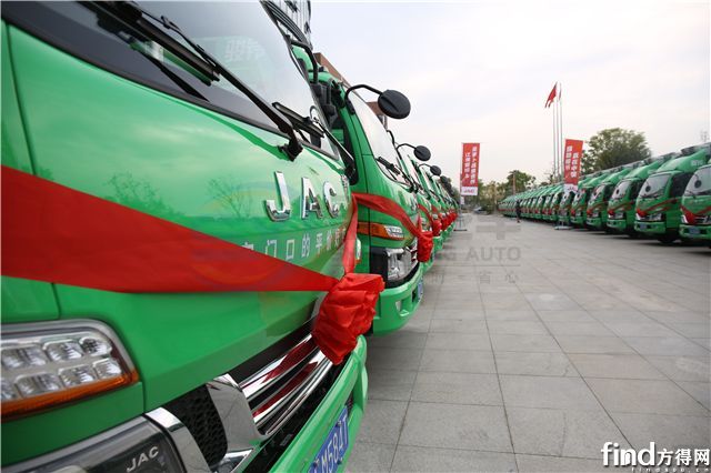 首批300臺駿鈴冷鏈車交付3