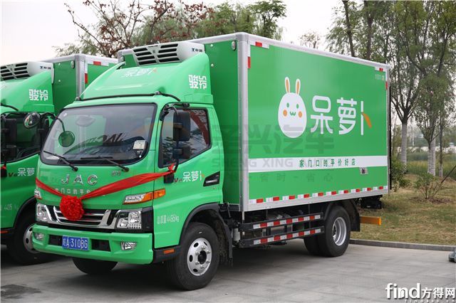 首批300臺駿鈴冷鏈車交付5