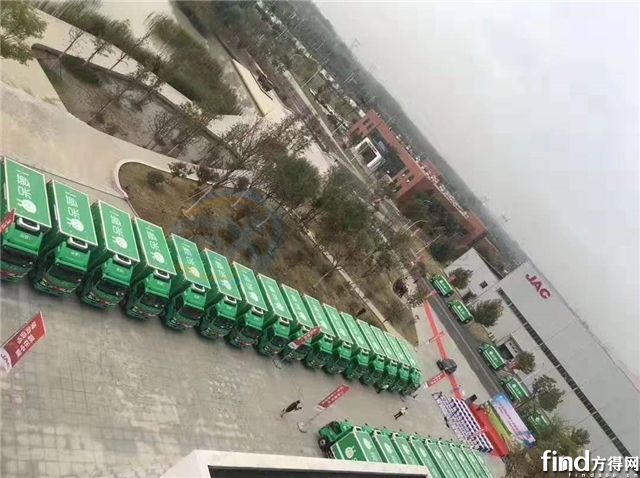 首批300臺駿鈴冷鏈車交付6