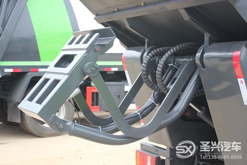 福田時代小卡2后裝無泄漏壓縮垃圾車  