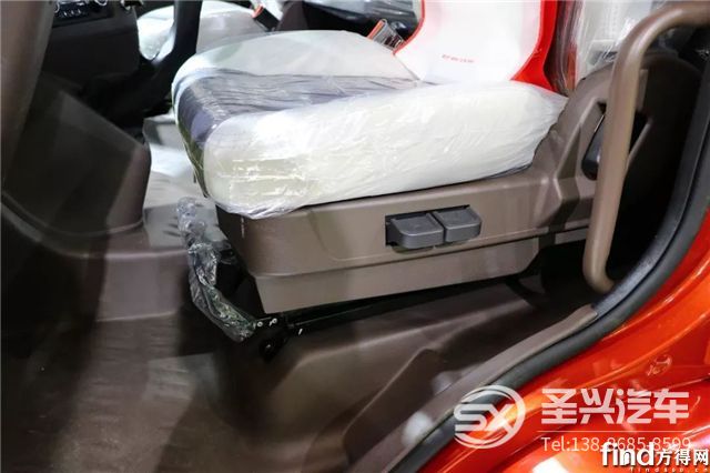 乘龍H5高頂雙臥大單橋快遞車，樹立行業(yè)新標(biāo)桿！6