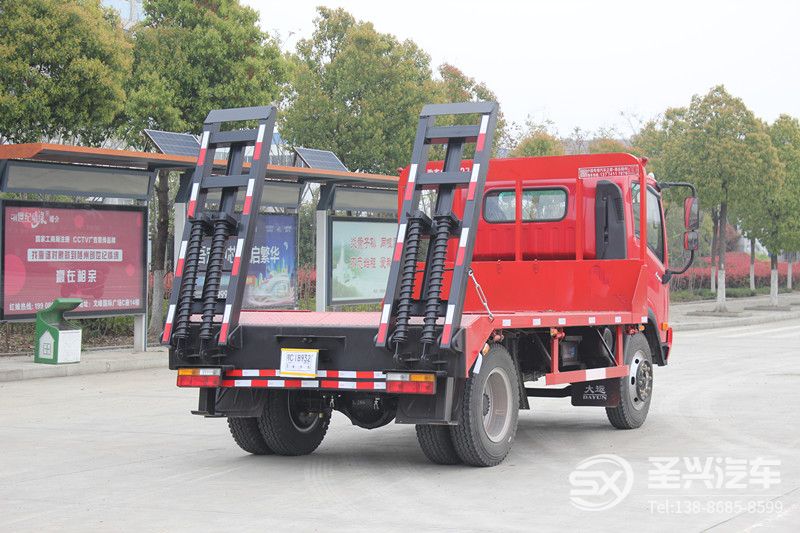 大運底平板挖機運輸車