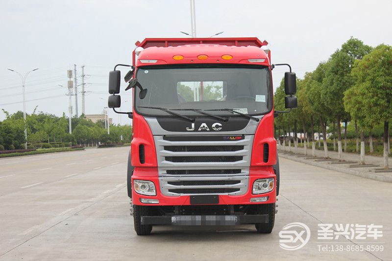 江淮A5前四后八底平板挖機(jī)運(yùn)輸車 江淮A5前四后八底平板挖機(jī)運(yùn)輸車