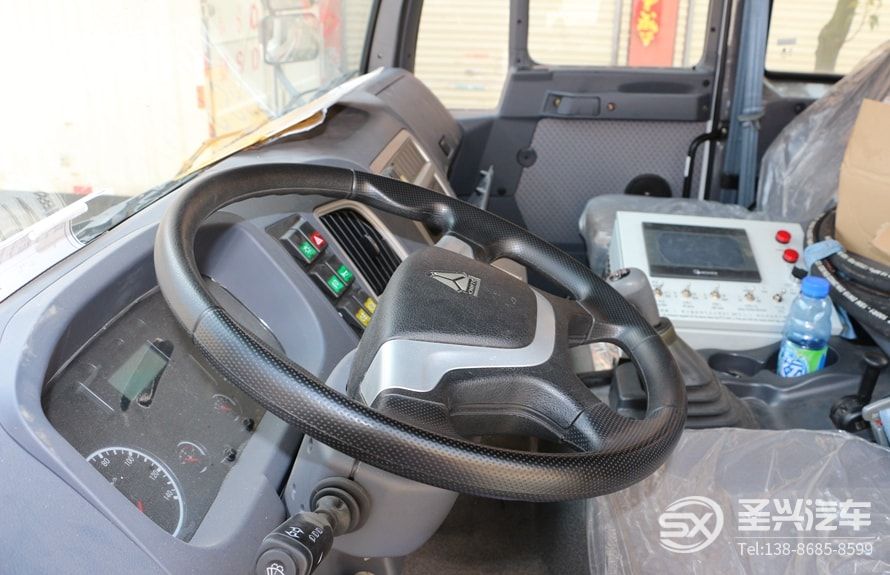 重汽斯太爾12噸瀝青灑布車