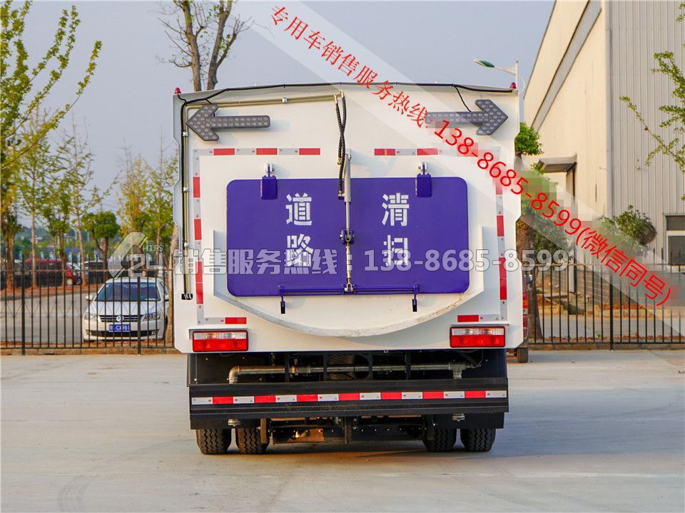 東風(fēng)多利卡D9掃路車