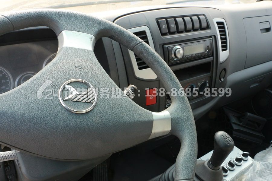 凱馬小型4方密封式垃圾收集轉(zhuǎn)運(yùn)車