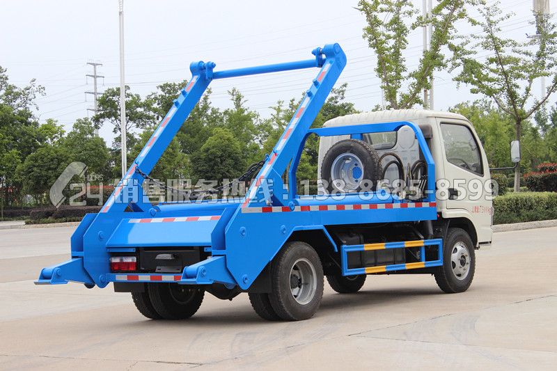 東風(fēng)小多利卡擺臂垃圾車(chē)