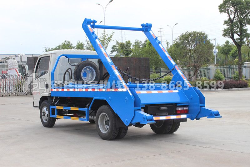 東風(fēng)小多利卡擺臂垃圾車(chē)