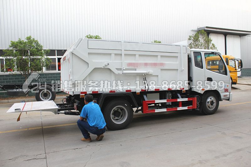 凱馬福運(yùn)來(lái)自卸式垃圾轉(zhuǎn)運(yùn)車