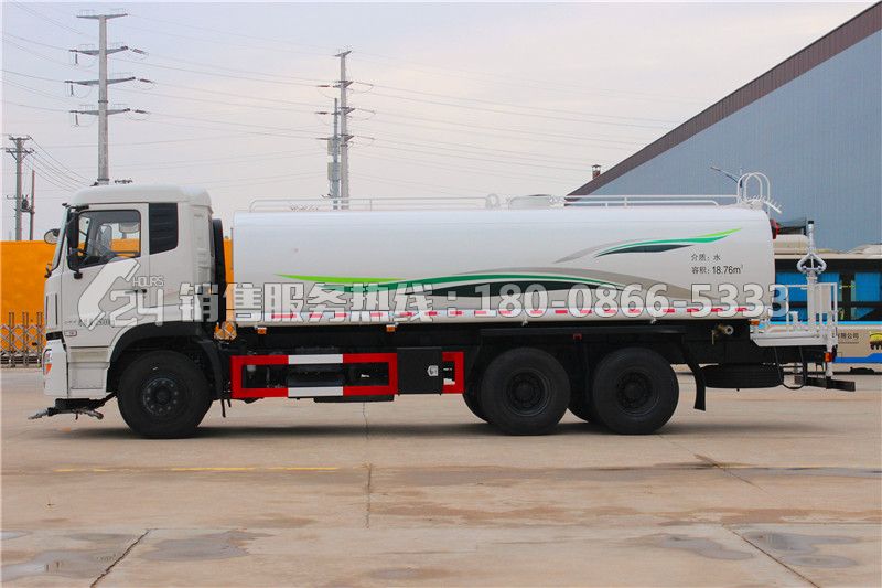 東風(fēng)天龍?zhí)忑埡箅p橋?yàn)⑺?0立方