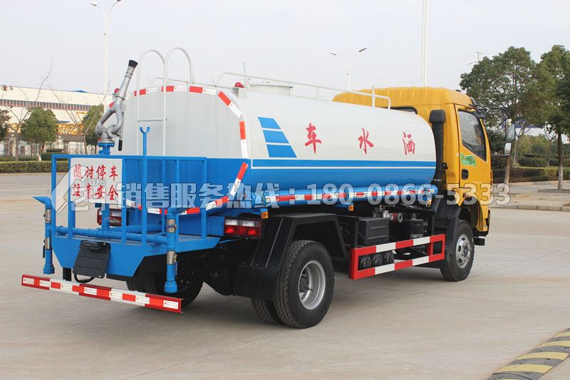 東風(fēng)特商灑水車8方