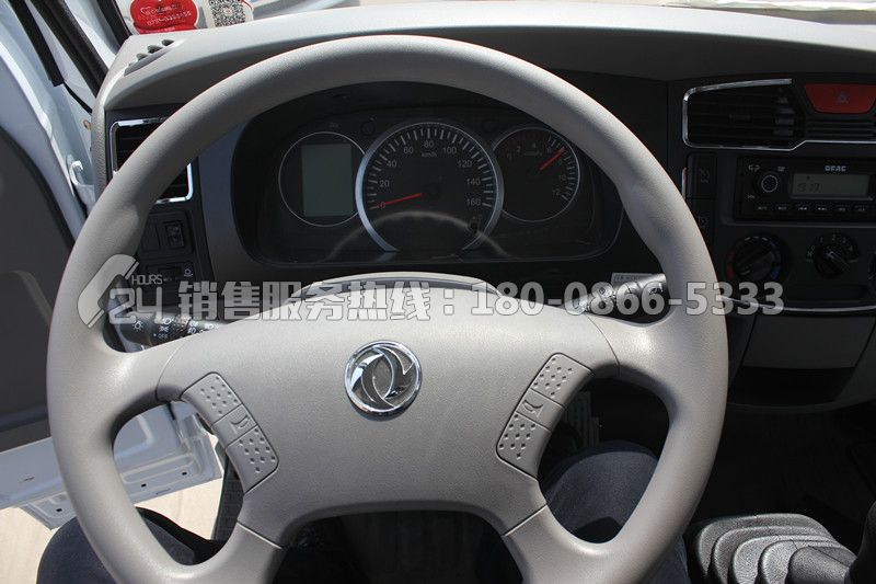 東風多利卡D6灑水車5方