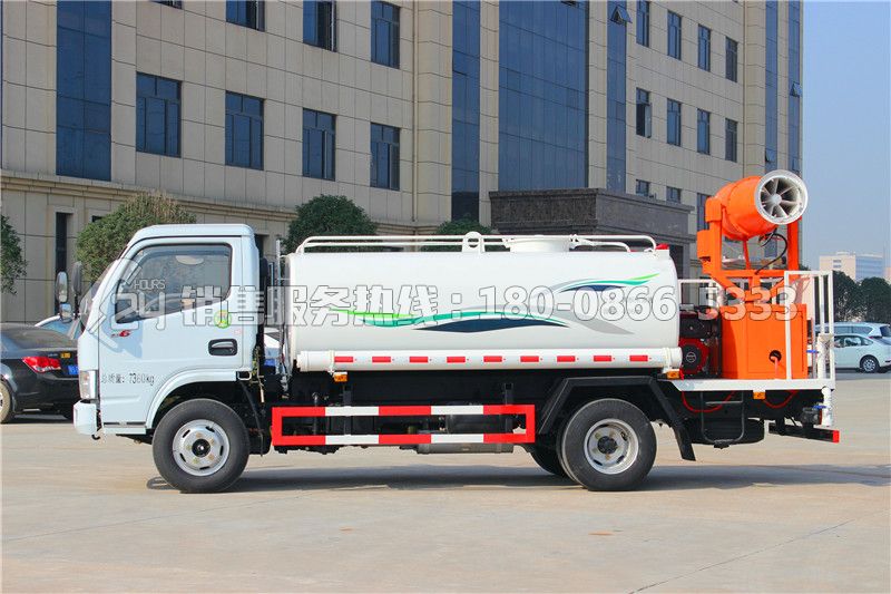 東風多利卡D6灑水車4.5方－帶30米霧炮