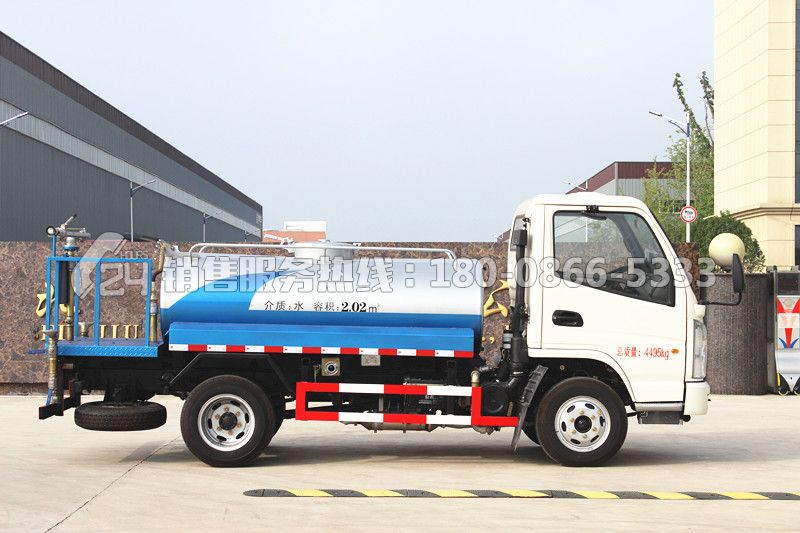 藍(lán)牌凱馬2方灑水車