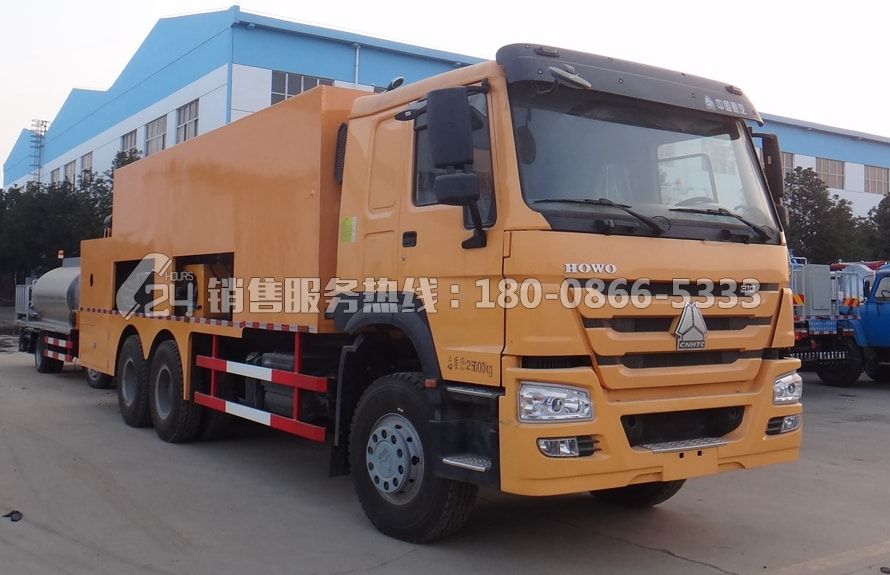 重汽HOWO后雙橋稀漿封層車