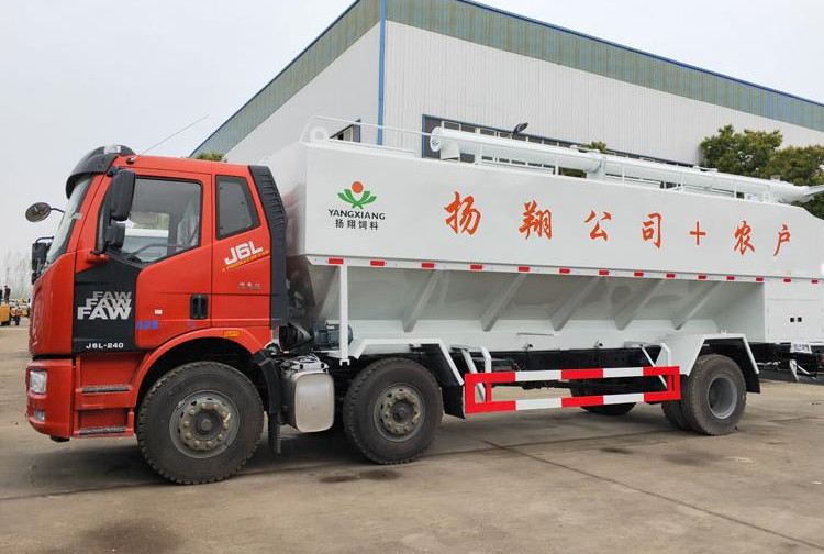 解放J6前四后四散裝飼料運(yùn)輸車(chē)30方