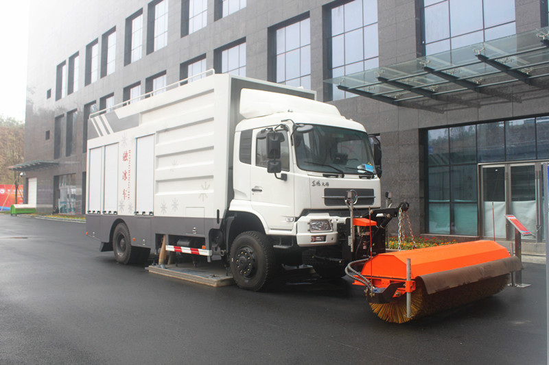 東風(fēng)天錦除雪融冰車