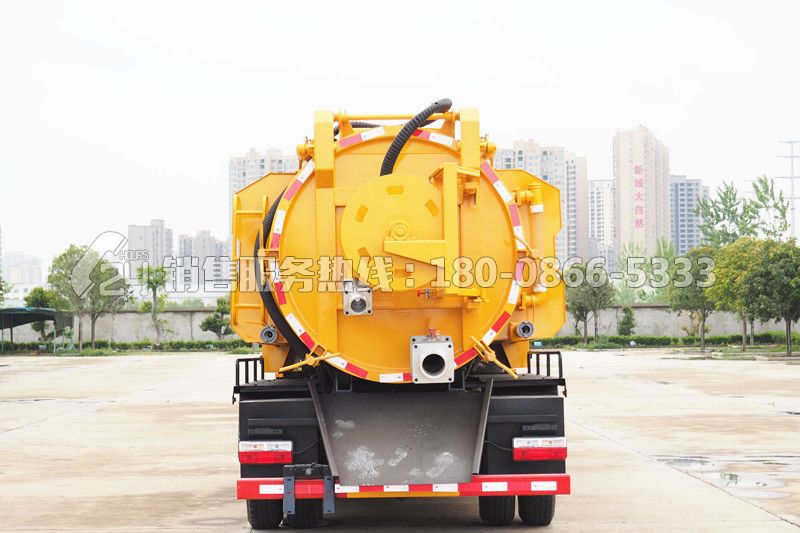 東風多利卡D7清洗吸污車3+9方