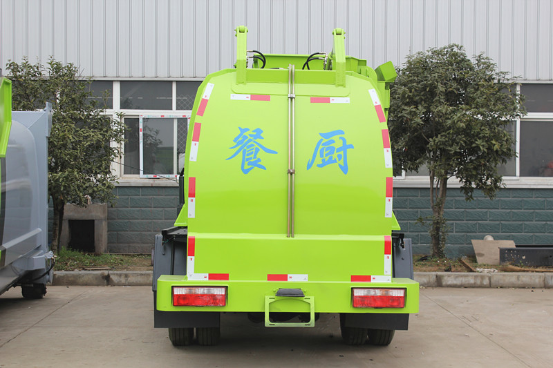 東風(fēng)D6小多利卡4方餐廚垃圾車(chē)