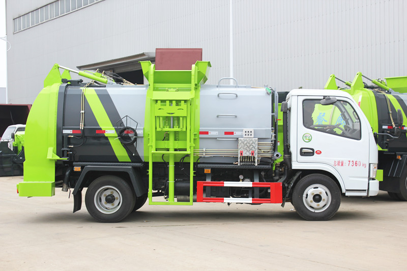 東風(fēng)D6小多利卡4方餐廚垃圾車(chē)