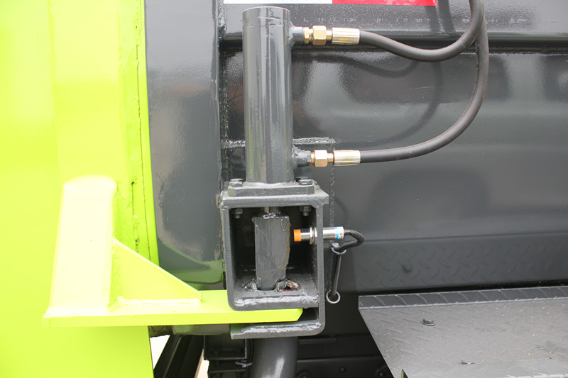 東風(fēng)D6小多利卡4方餐廚垃圾車(chē)