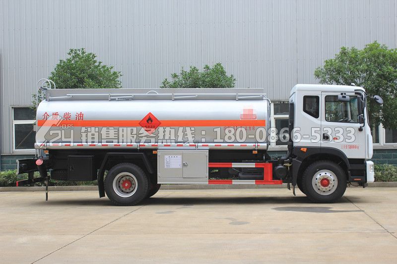 東風(fēng)多利卡D9運油車