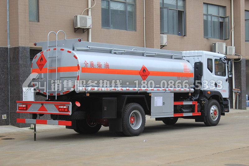 東風(fēng)多利卡D9運油車