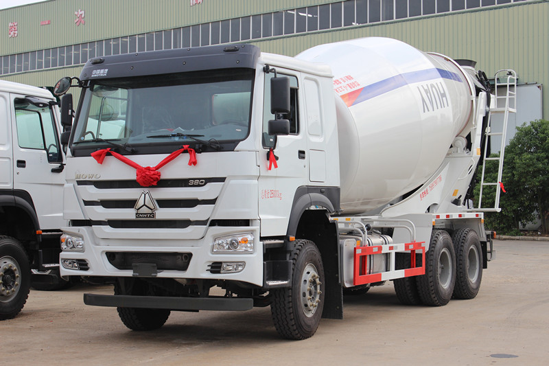 重汽HOWO后雙橋攪拌車12方