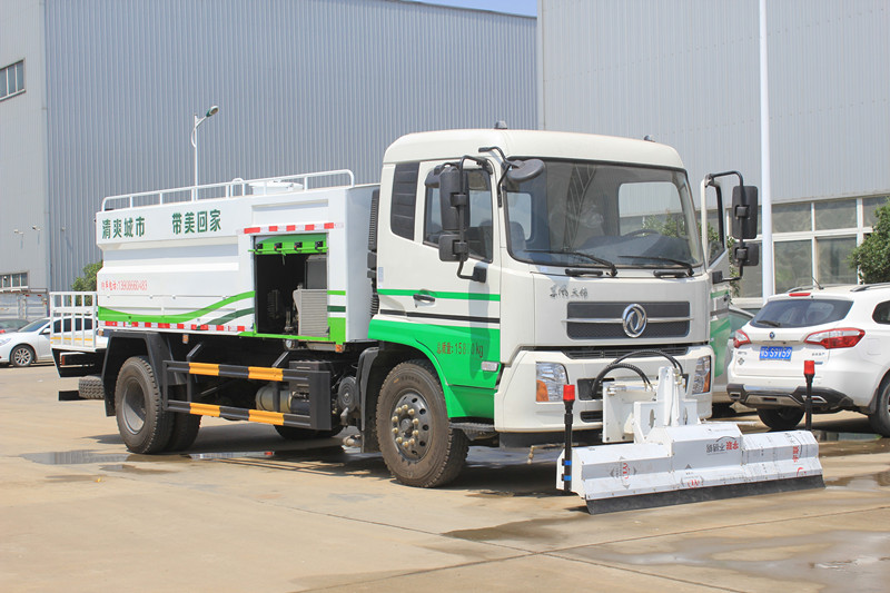 東風(fēng)天錦路面清洗車