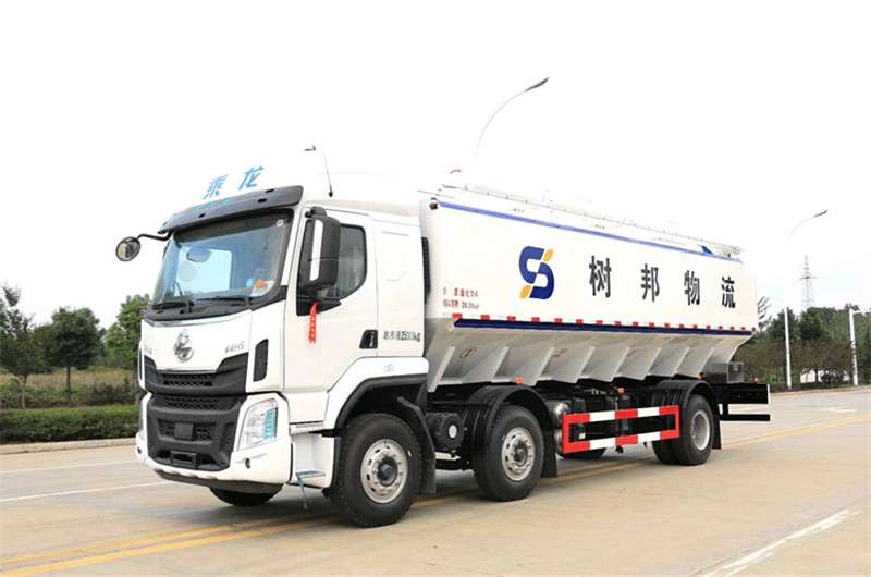 國(guó)六-柳汽乘龍H5三軸散裝飼料車(chē)32m3