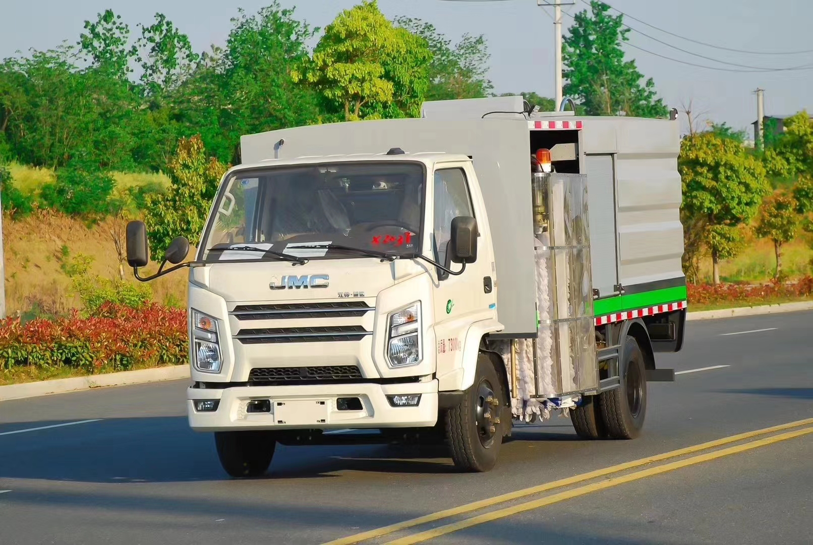 江鈴順達(dá)護(hù)欄清洗車