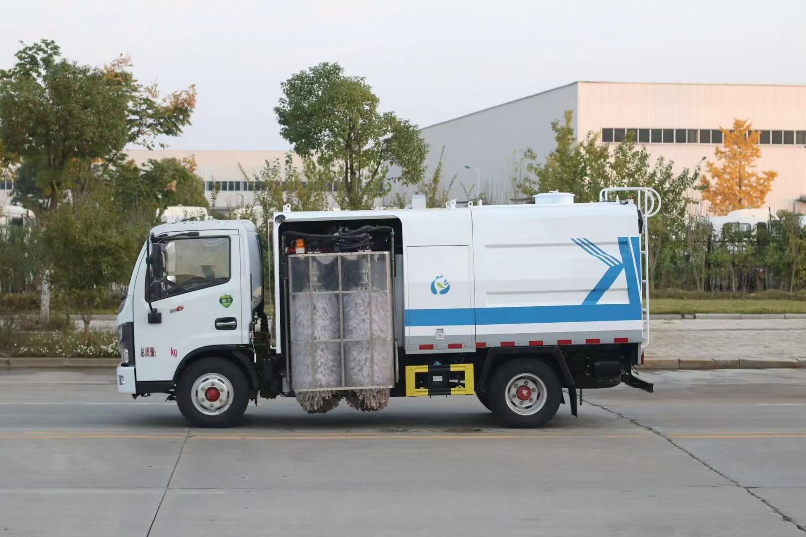 東風(fēng)多利卡護(hù)欄清洗車