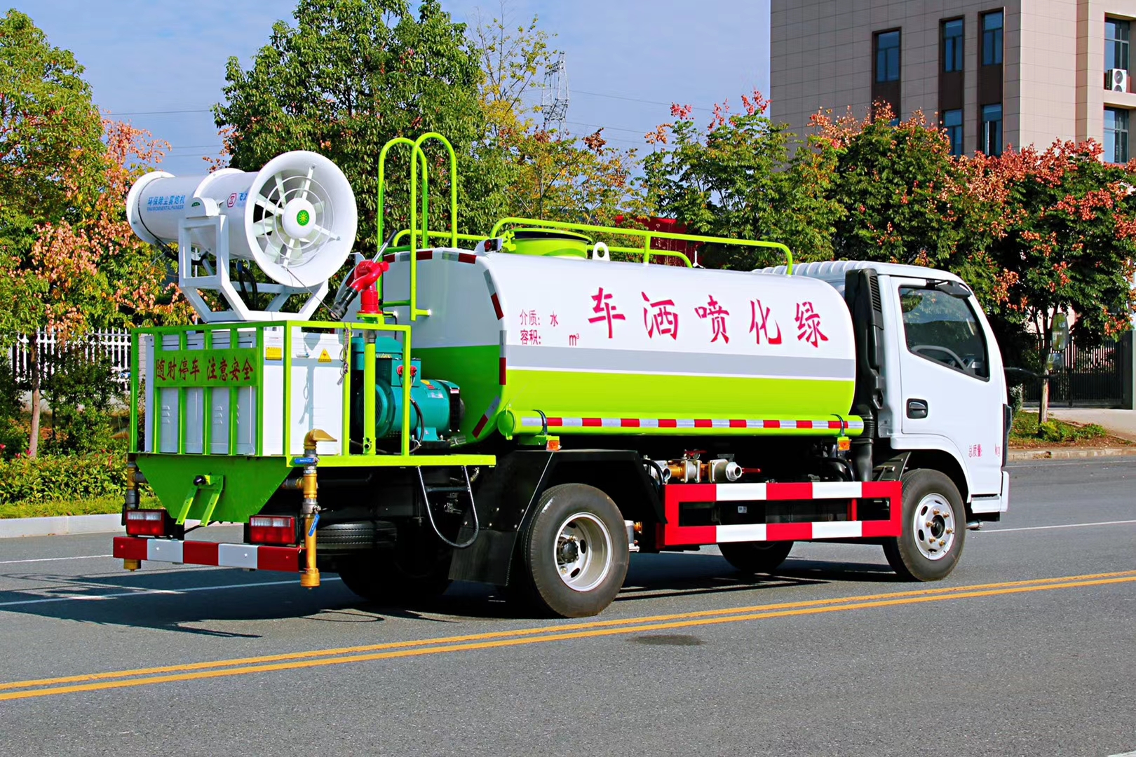 東風(fēng)多利卡D6綠化噴灑車4立方